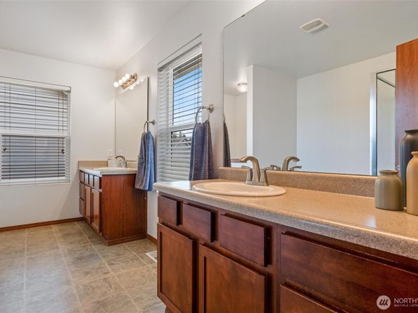 2755 SW Jabirin Way, Port Orchard WA 98367
