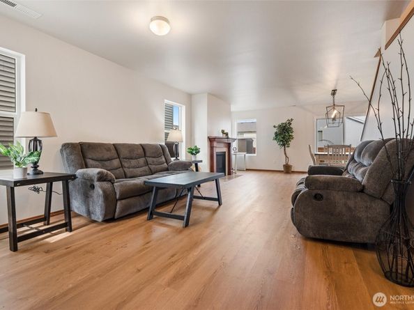 2755 SW Jabirin Way, Port Orchard WA 98367