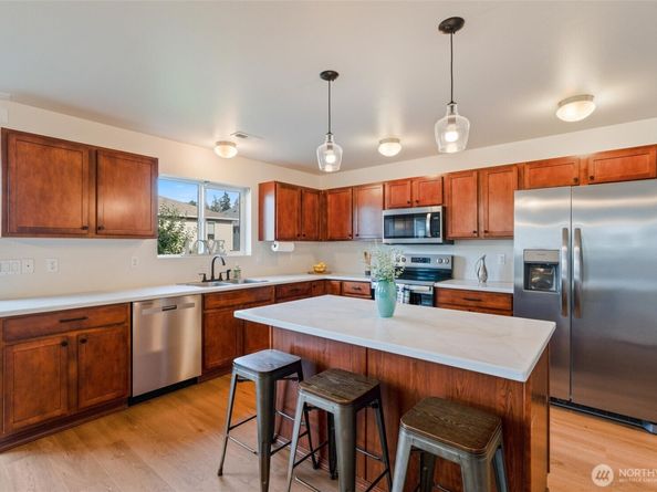 2755 SW Jabirin Way, Port Orchard WA 98367