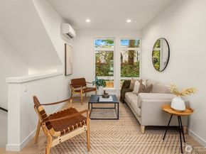 10821 11th Avenue NE, Seattle WA 98125