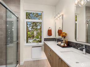 10821 11th Avenue NE, Seattle WA 98125