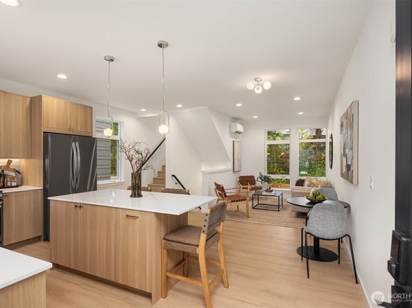 10821 11th Avenue NE, Seattle WA 98125