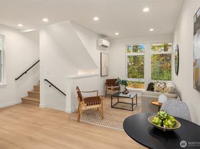 10821 11th Avenue NE, Seattle WA 98125