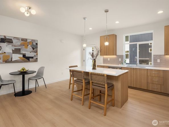 10821 11th Avenue NE, Seattle WA 98125