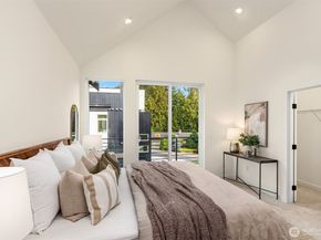 10821 11th Avenue NE, Seattle WA 98125