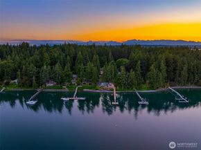 11710 Arrow Point Drive NE, Bainbridge Island WA 98110