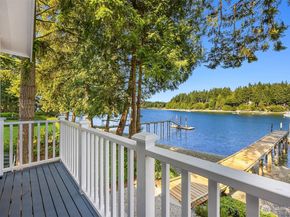 11710 Arrow Point Drive NE, Bainbridge Island WA 98110