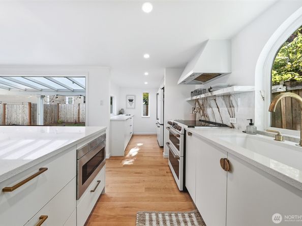 1018 NE 96th Street, Seattle WA 98115