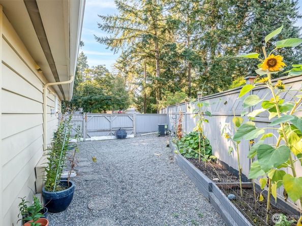 30402 12th Avenue SW, Federal Way WA 98023
