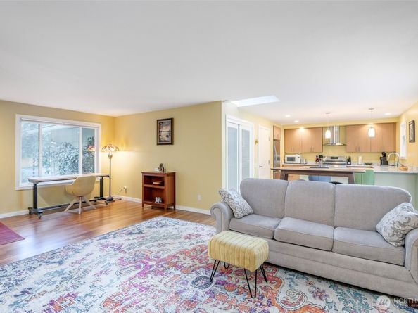 30402 12th Avenue SW, Federal Way WA 98023