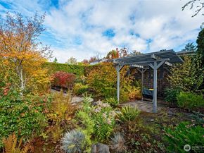 2610 42nd Avenue W, Seattle WA 98199