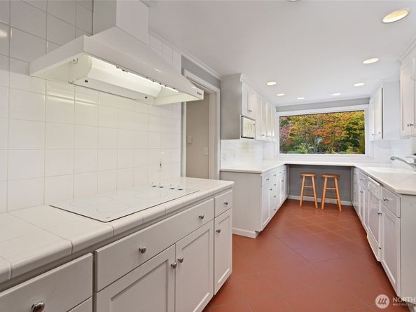 2610 42nd Avenue W, Seattle WA 98199