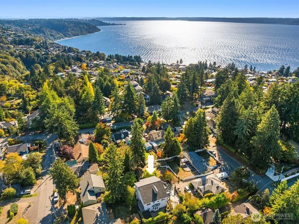 11906 23rd Avenue SW, Burien WA 98146