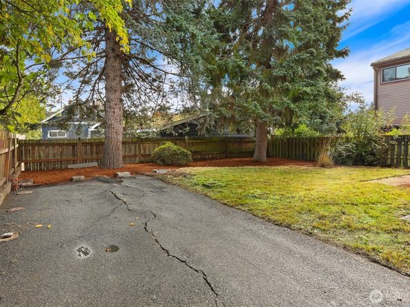 7536 13th Avenue NW, Seattle WA 98117