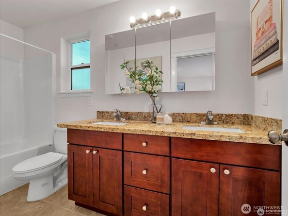 4032 152nd Place SW, Lynnwood WA 98087