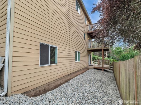 4032 152nd Place SW, Lynnwood WA 98087