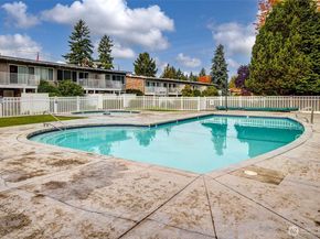 12240 SE 60th Street 41, Bellevue WA 98006