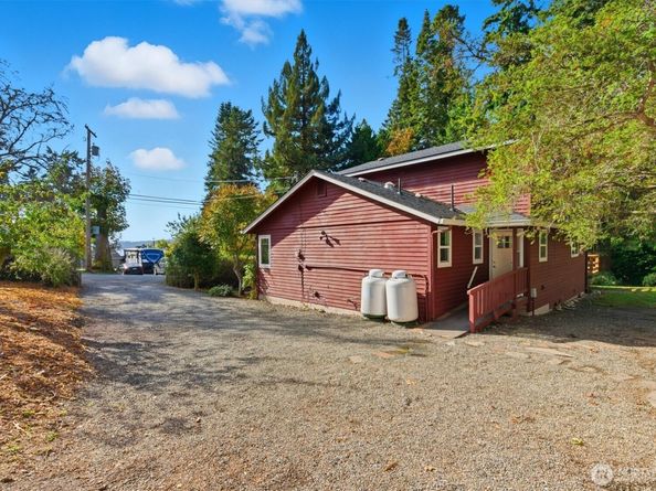 9110 NE Shore Drive, Indianola WA 98342