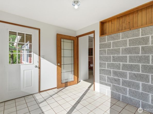 9110 NE Shore Drive, Indianola WA 98342