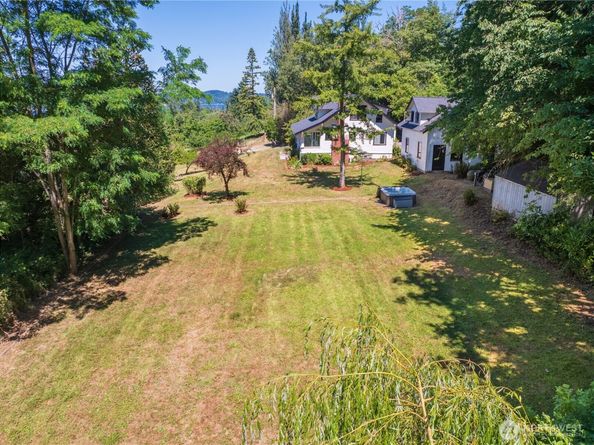 16832 McIntyre Road SW, Vashon WA 98070