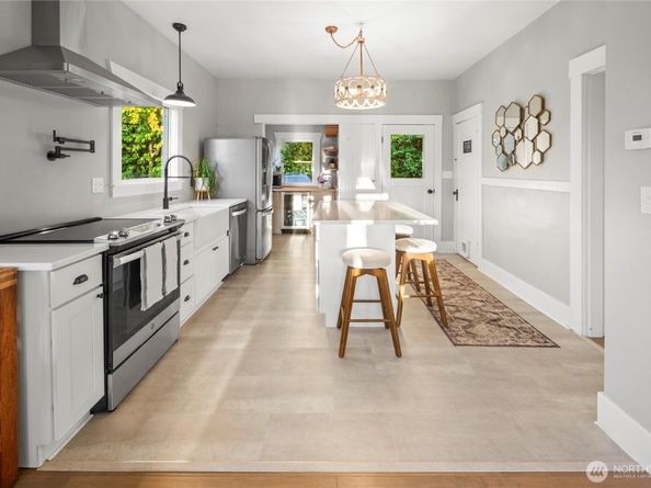 16832 McIntyre Road SW, Vashon WA 98070