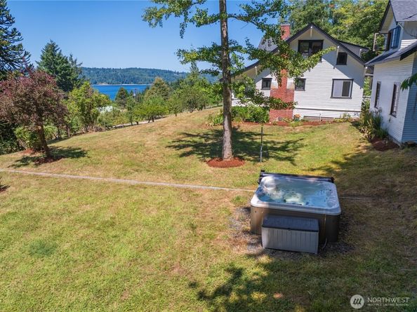 16832 McIntyre Road SW, Vashon WA 98070