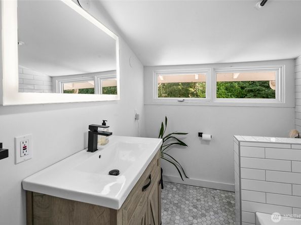 16832 McIntyre Road SW, Vashon WA 98070