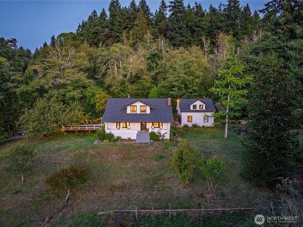 16832 McIntyre Road SW, Vashon WA 98070