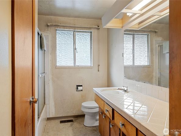 19631 121st Avenue SE, Kent WA 98031