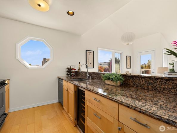215 E 14th Avenue E 401, Seattle WA 98112