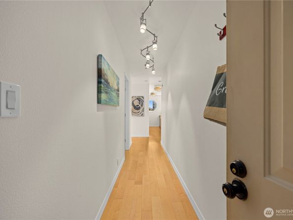 215 E 14th Avenue E 401, Seattle WA 98112