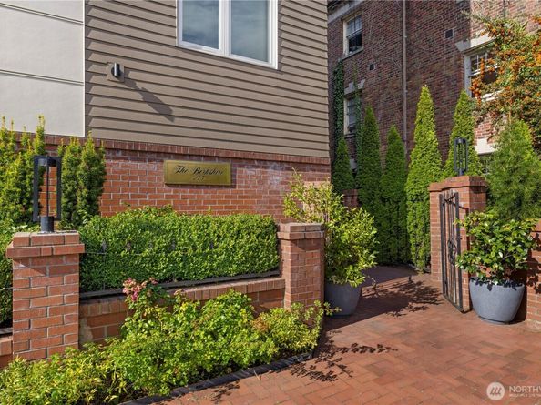 215 E 14th Avenue E 401, Seattle WA 98112