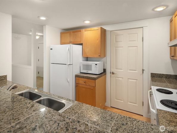 25025 SE Klahanie Boulevard B101, Issaquah WA 98029
