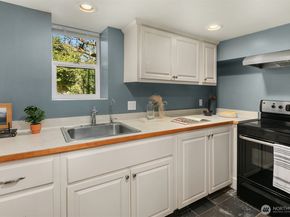 902 N 93rd Street, Seattle WA 98103