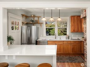 902 N 93rd Street, Seattle WA 98103