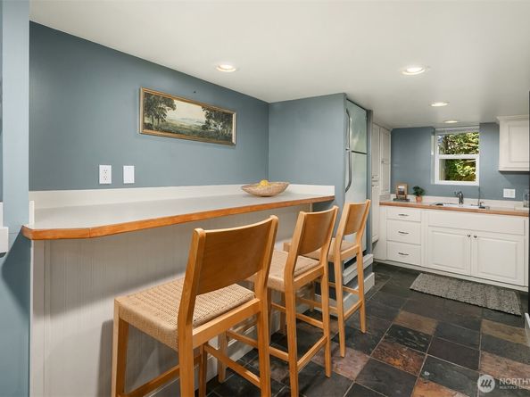 902 N 93rd Street, Seattle WA 98103