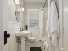 902 N 93rd Street, Seattle WA 98103