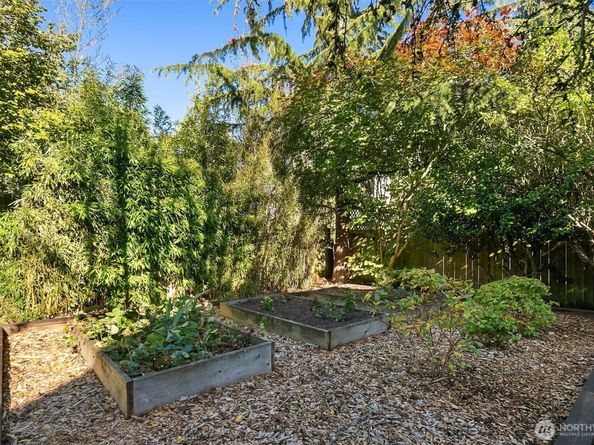 902 N 93rd Street, Seattle WA 98103