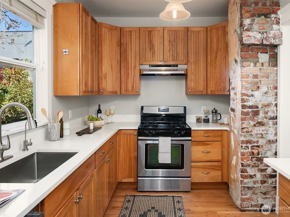 902 N 93rd Street, Seattle WA 98103