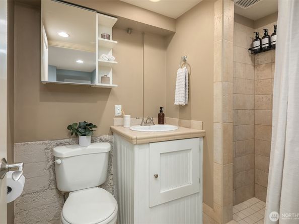 902 N 93rd Street, Seattle WA 98103