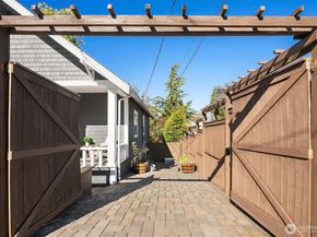 902 N 93rd Street, Seattle WA 98103