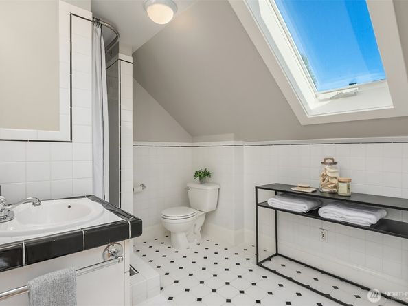 902 N 93rd Street, Seattle WA 98103