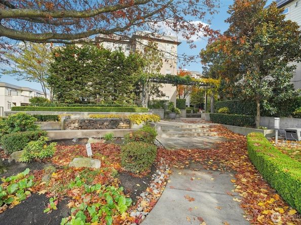 122 State Street S 208E, Kirkland WA 98033