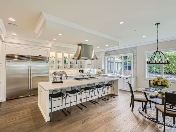 2121 109th Avenue SE, Bellevue WA 98004