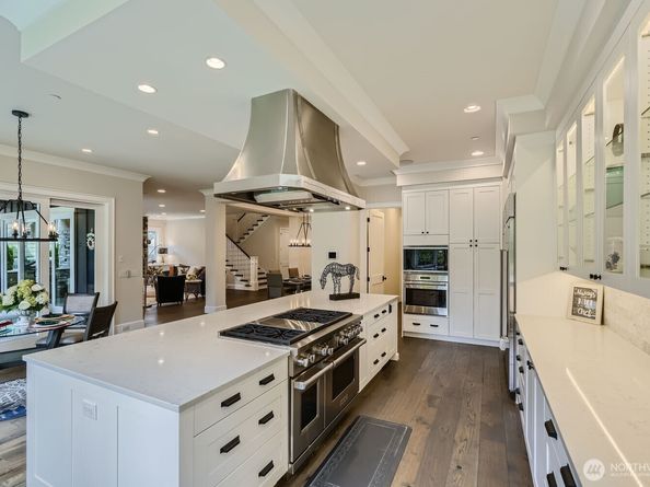 2121 109th Avenue SE, Bellevue WA 98004