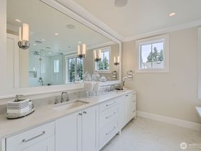 2121 109th Avenue SE, Bellevue WA 98004