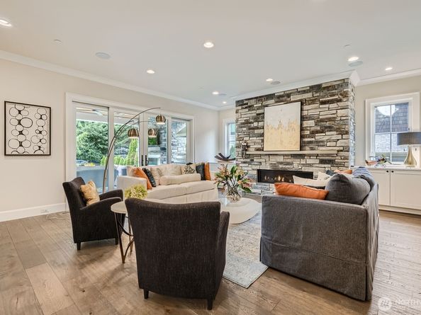 2121 109th Avenue SE, Bellevue WA 98004