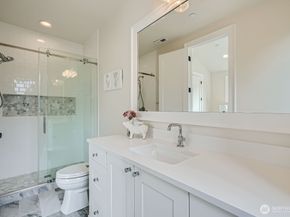 2121 109th Avenue SE, Bellevue WA 98004