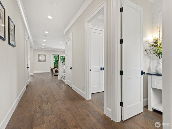 2121 109th Avenue SE, Bellevue WA 98004