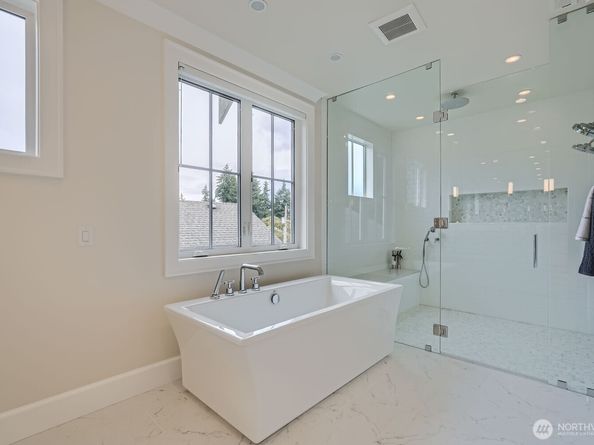 2121 109th Avenue SE, Bellevue WA 98004